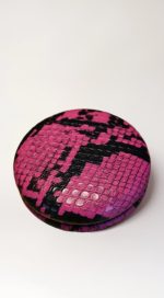 Luxury Touch Compact Mirror – Leather Texture - Image 10
