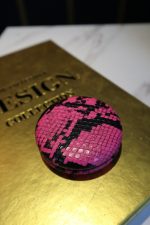 Luxury Touch Compact Mirror – Leather Texture - Image 4