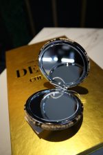 Luxury Touch Compact Mirror – Leather Texture - Image 2